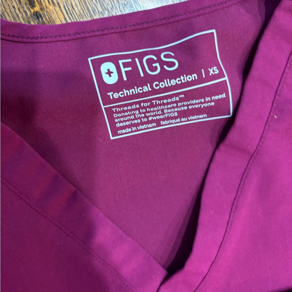FIGS XS DARK MAGENTA SCRUB SET